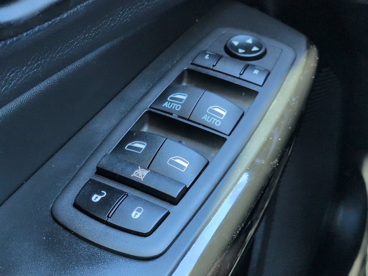 Used 2023 Jeep Cherokee Altitude Lux AWD/4WD image 25