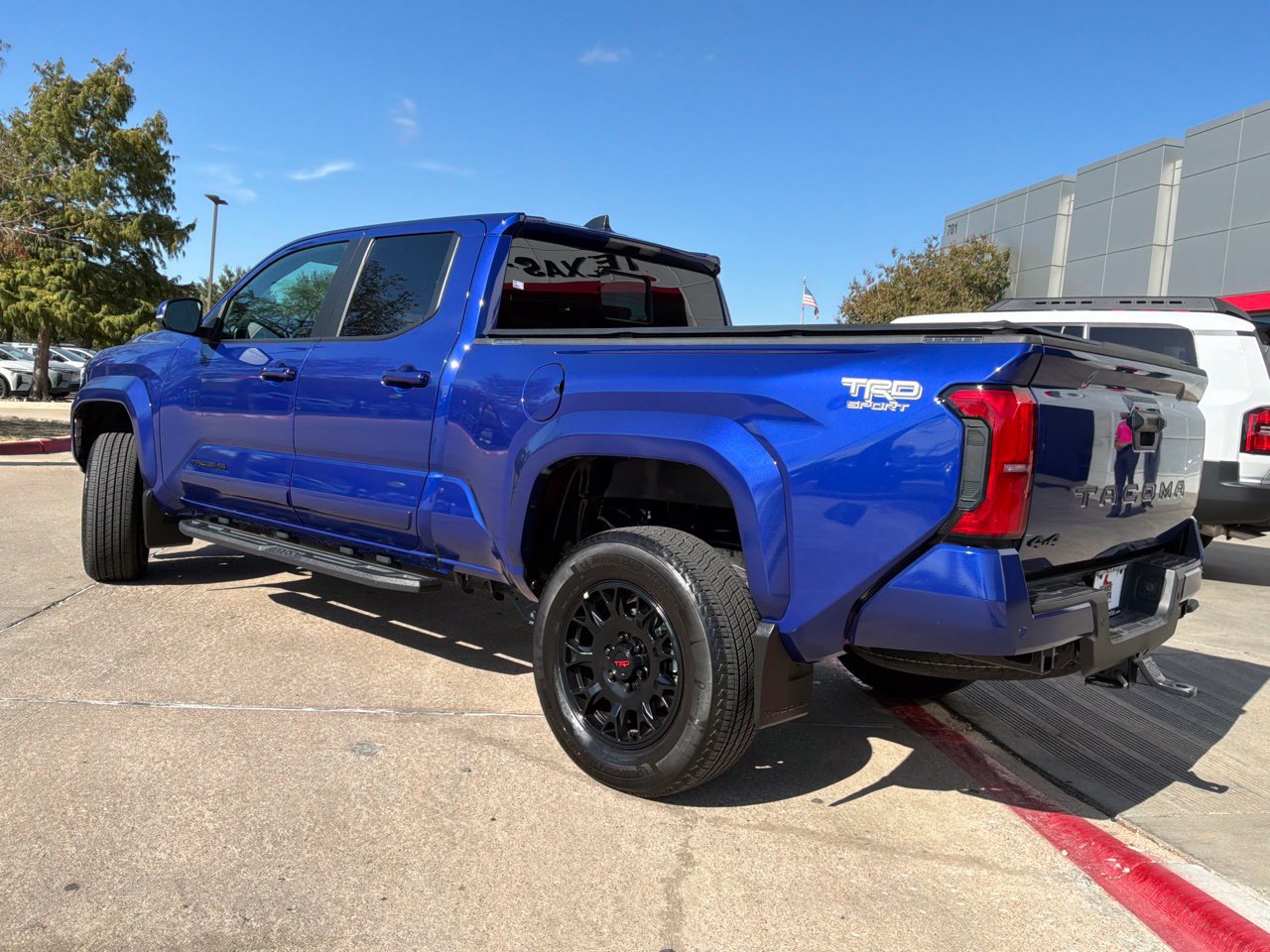 Used 2025 Toyota Tacoma TRD Sport w/ TRD Sport Upgrade Package AWD/4WD image 8