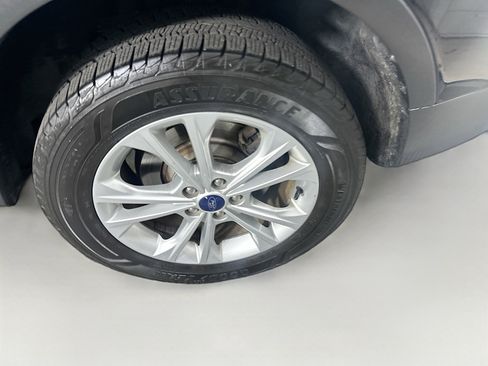 Used 2017 Ford Escape SE w/ Equipment Group 201A image 11