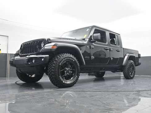 Used 2024 Jeep Gladiator Sport image 59