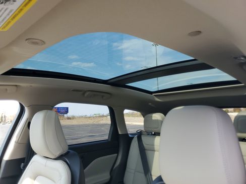 New 2026 Lincoln Corsair Premiere image 11