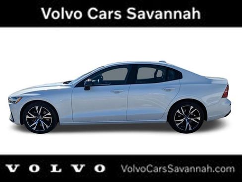 Certified 2025 Volvo S60 B5 Core image 9