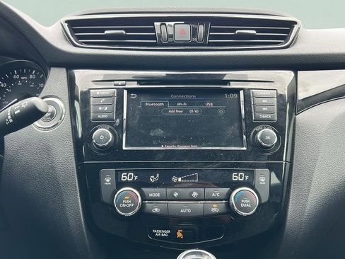 Used 2021 Nissan Rogue Sport SV image 28