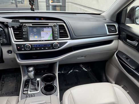 Used 2016 Toyota Highlander XLE AWD/4WD image 24