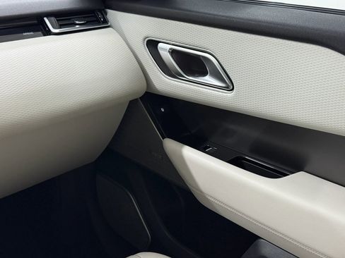 Used 2018 Land Rover Range Rover Velar R-Dynamic SE image 32