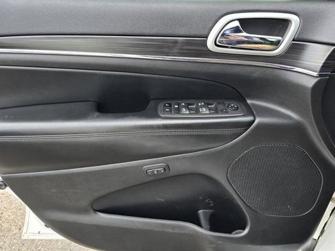 Used 2022 Jeep Grand Cherokee Limited image 11