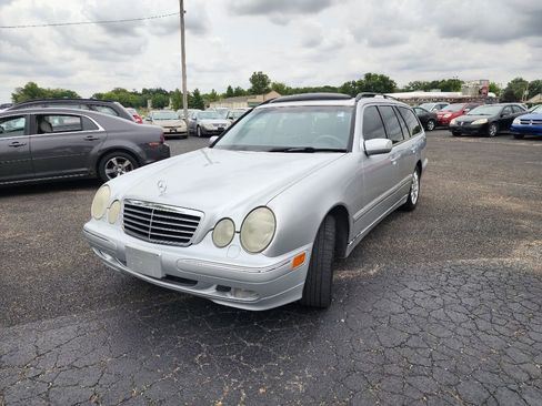 Used 2000 Mercedes-Benz E 320 4MATIC Wagon image 11