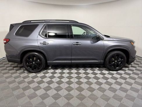 Used 2025 Honda Pilot Black Edition image 7