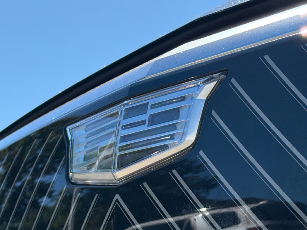 Used 2024 Cadillac Lyriq Luxury AWD/4WD image 14
