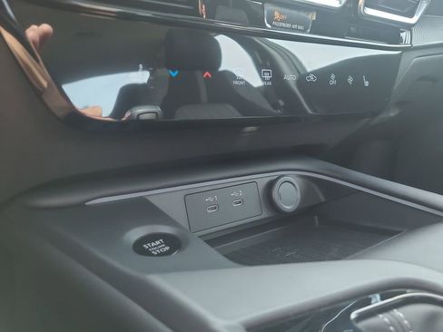 New 2026 Nissan Sentra SV w/ SV Convenience Package FWD image 17