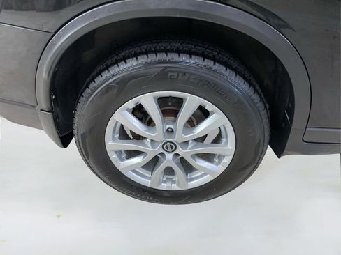 Used 2017 Nissan Rogue SV image 16