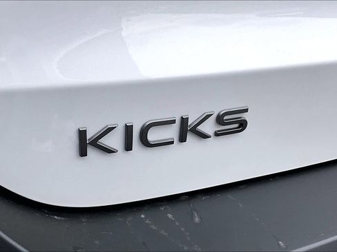 New 2026 Nissan Kicks SV image 15