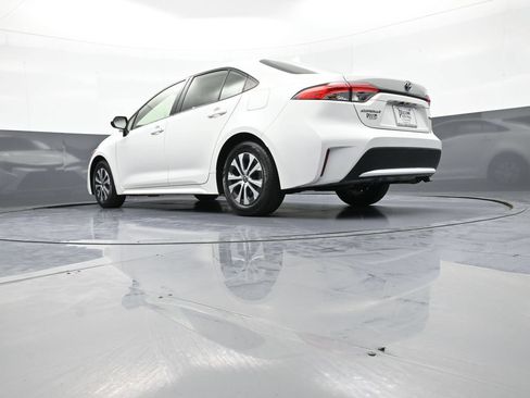 Certified 2020 Toyota Corolla LE FWD image 30