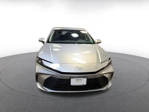 Used 2025 Toyota Camry LE image 4