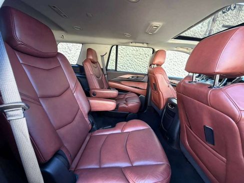 Used 2019 Cadillac Escalade Luxury AWD/4WD image 26