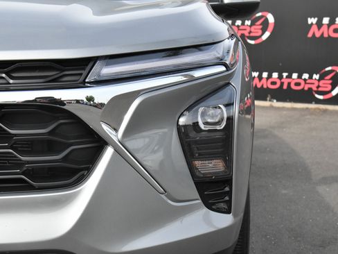 Used 2025 Chevrolet Trax LT w/ LT Convenience Package image 11