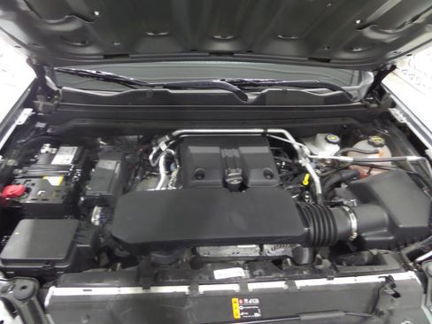 Used 2024 Chevrolet Colorado Z71 w/ Z71 Convenience Package 2 image 10