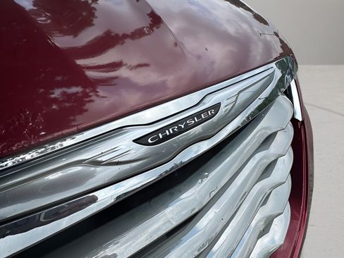 Used 2011 Chrysler 200 Touring FWD image 26
