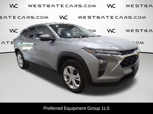 Used 2024 Chevrolet Trax LS image 2