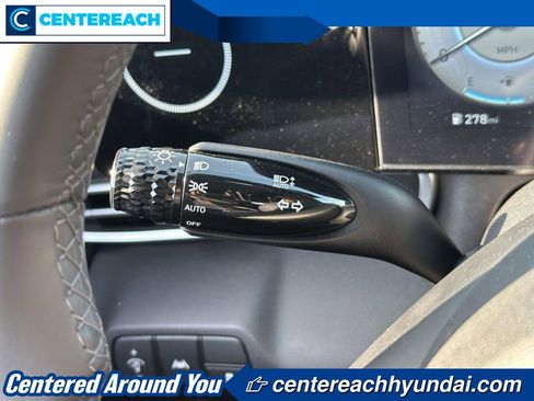 Used 2023 Hyundai Elantra SEL w/ Convenience Package image 19