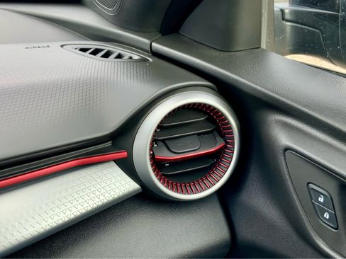 Used 2025 Chevrolet Trax RS image 39