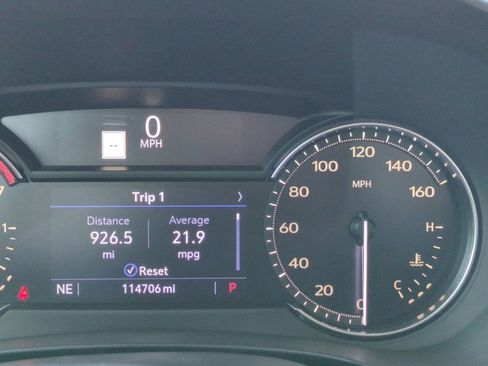 Used 2020 Cadillac XT4 Premium Luxury w/ Cold Weather Package FWD image 11