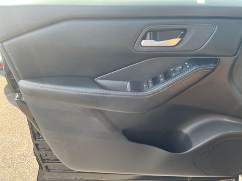 Used 2025 Nissan Rogue SV AWD/4WD image 18