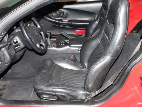 Used 2000 Chevrolet Corvette Convertible w/ Memory Pkg RWD image 28