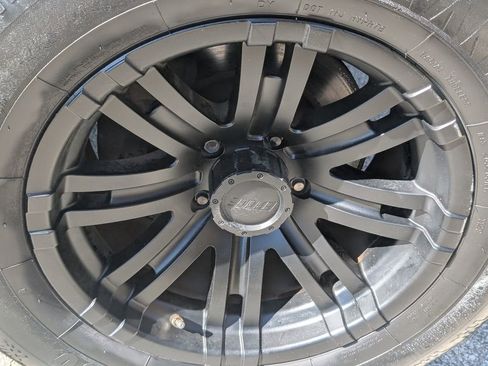 Used 2010 Jeep Commander Sport w/ Sun/Sound Group image 18