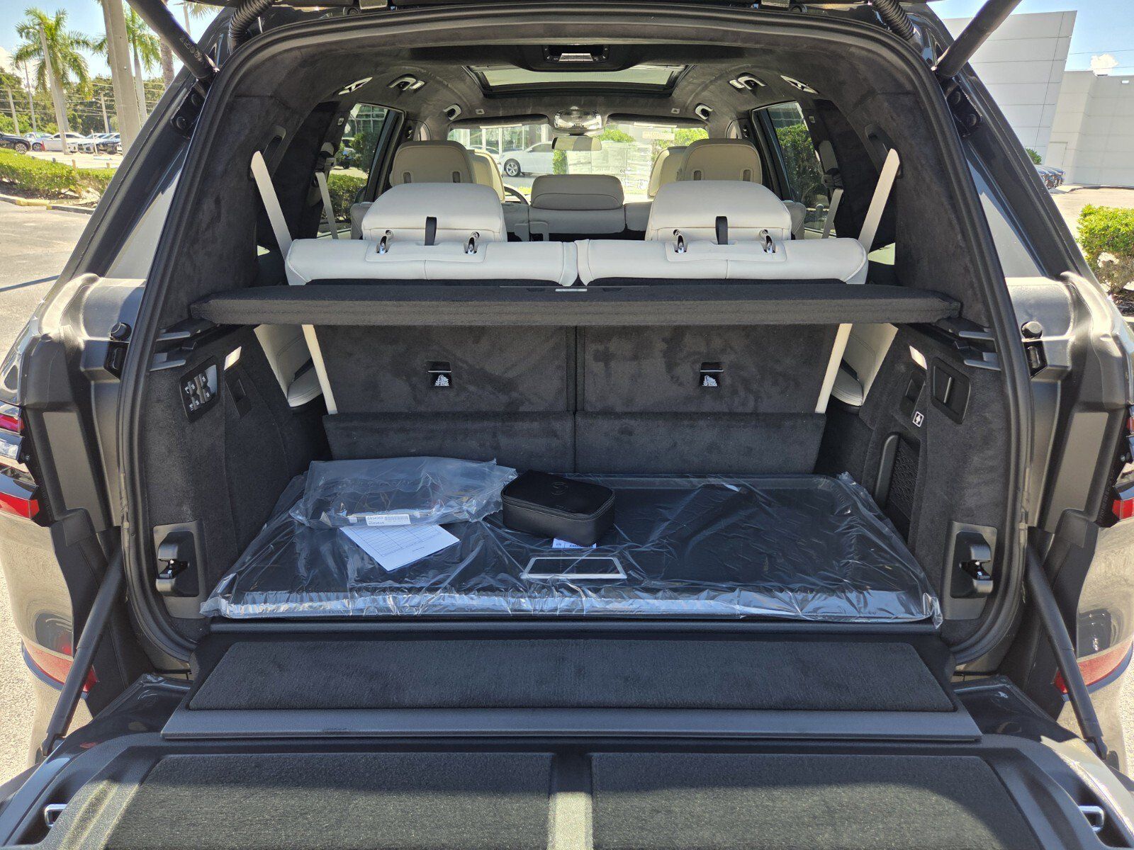 New 2027 BMW X7 xDrive40i w/ Executive Package AWD/4WD image 15