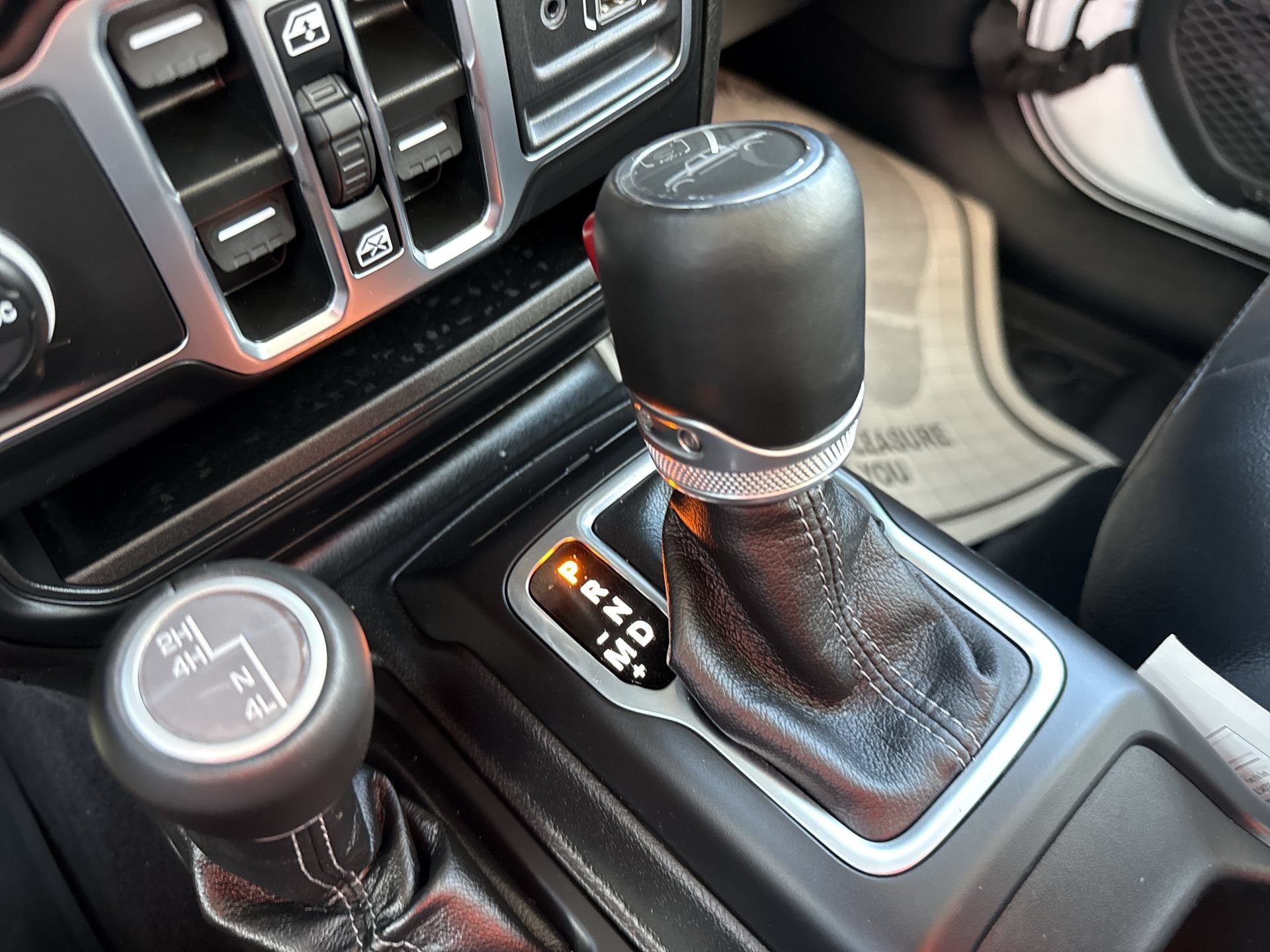 Used 2025 Jeep Gladiator Sport AWD/4WD image 22