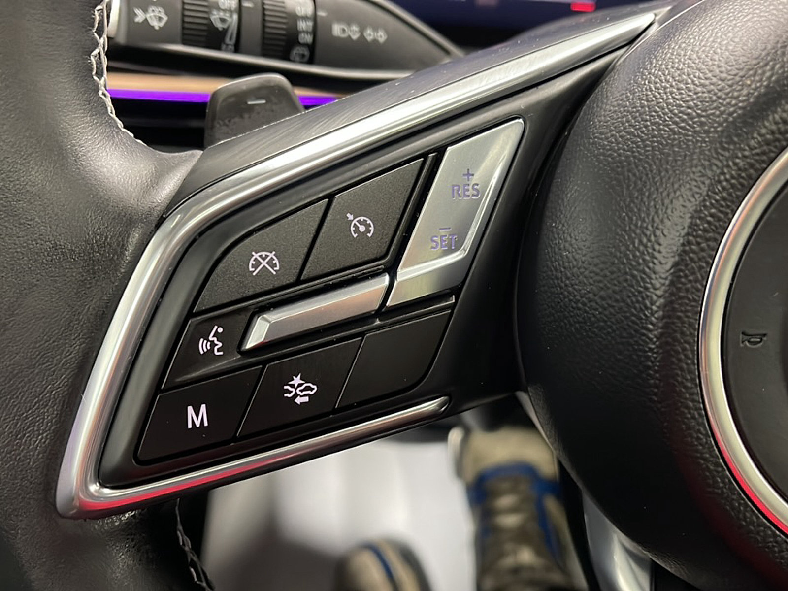 Used 2025 Buick Envision Sport Touring AWD/4WD image 6