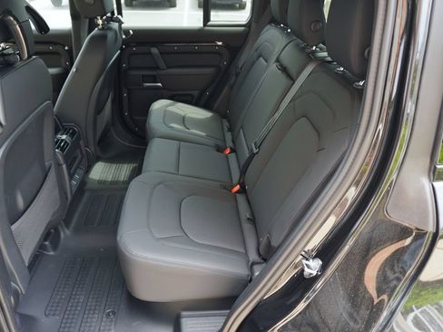 Used 2026 Land Rover Defender 110 X-Dynamic SE AWD/4WD image 28
