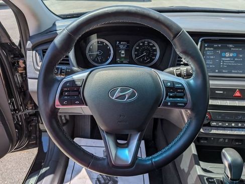 Used 2018 Hyundai Sonata Limited w/ Limited Ultimate Package 03 FWD image 9