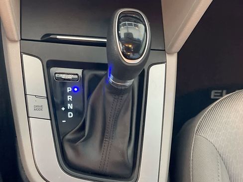 Used 2018 Hyundai Elantra SE image 18