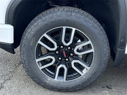 New 2026 GMC Sierra 1500 AT4 w/ AT4 Premium Package image 7