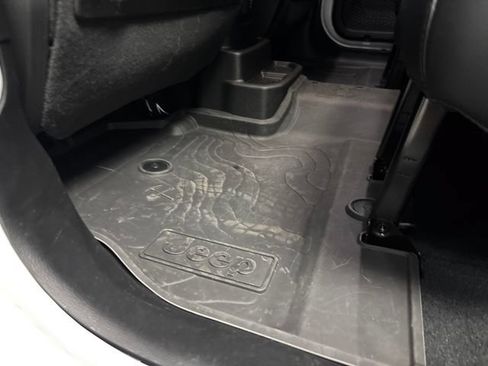 Used 2024 Jeep Wrangler Unlimited Rubicon AWD/4WD image 32