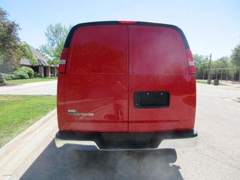 Used 2017 Chevrolet Express 2500 RWD image 12