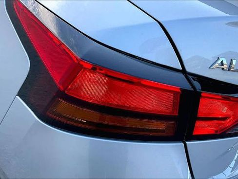 Certified 2022 Nissan Altima 2.5 SR image 28