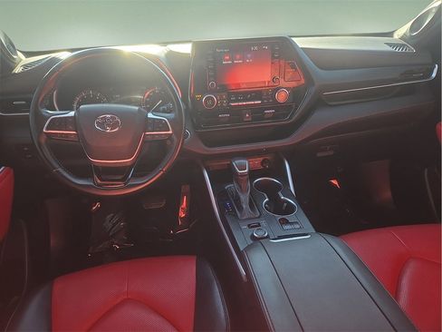 Certified 2022 Toyota Highlander XSE image 16