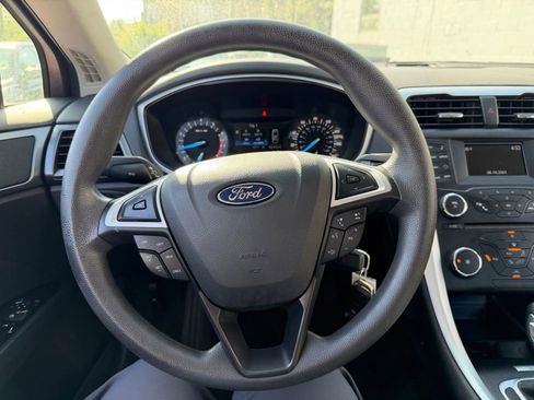 Used 2014 Ford Fusion SE FWD image 17