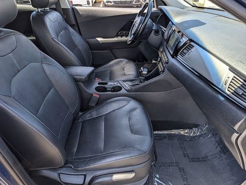 Used 2017 Kia Niro Touring w/ Advanced Technology Package FWD image 18