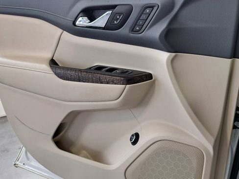 Used 2021 GMC Acadia Denali w/ Denali Technology Package image 21