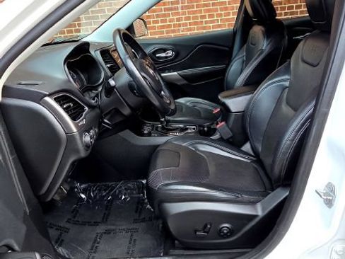 Used 2019 Jeep Cherokee Limited AWD/4WD image 12