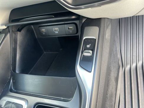 Certified 2022 Kia Sorento S w/ Panoramic Sunroof Package AWD/4WD image 31