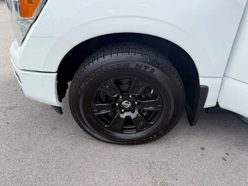 Used 2021 Nissan Titan SV w/ SV Convenience Package image 22