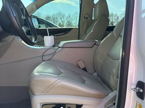 Used 2017 Cadillac Escalade Luxury image 6