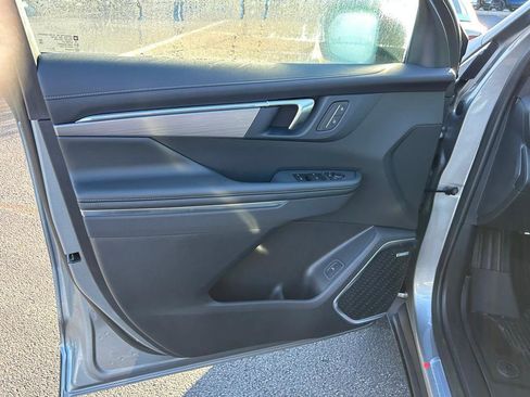 New 2026 Buick Enclave Preferred w/ LPO, Floor Liner Package image 5