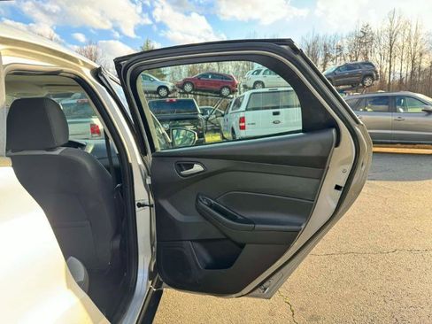 Used 2014 Ford Focus SE w/ SE Sport Package image 15