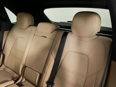 Certified 2022 Porsche Cayenne S image 39